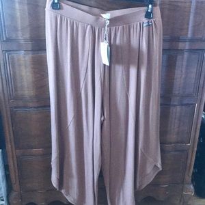 BNWT Matilda Jane Crop Lounge Pant